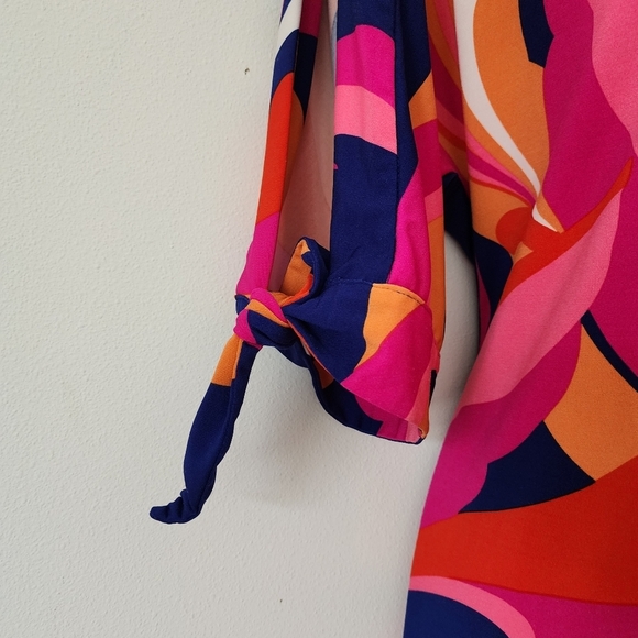 Trina Turk Vinet Short Shift Mini Tunic Dress Scrolling Slit Sleeve Knit Sz L - Picture 7 of 15